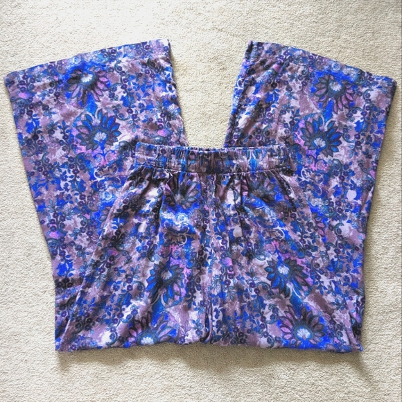 Mossimo Supply Co. Pants - Mossimo Super Wide Leg Flowy Floral Pants - Small